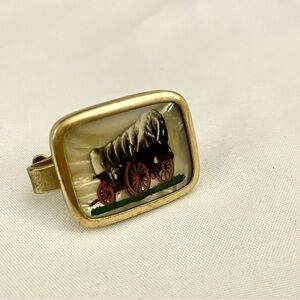 INTAGLIO 1950'S WESTERN THEMED CHUCK WAGON CUFFLINK - SINGLE Not a pair